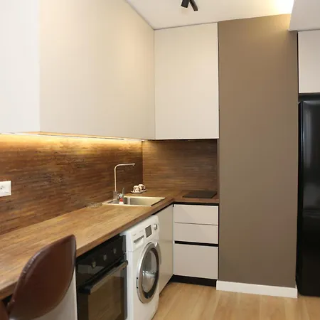 Treni Centrum Daire Tiran