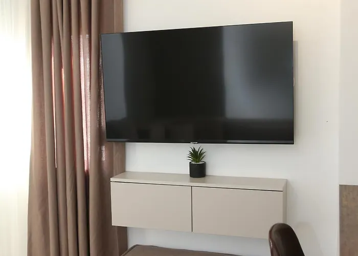 Treni Centrum * Tirana