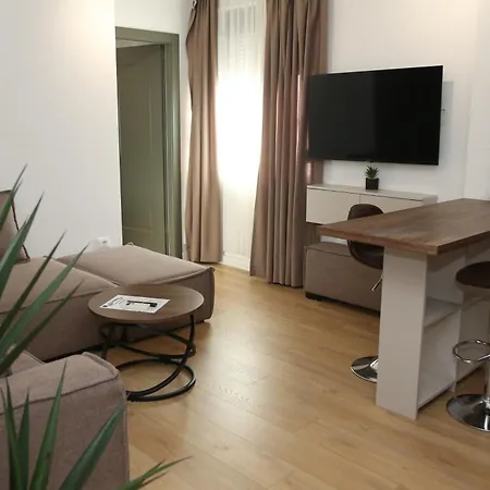 Treni Centrum Apartment *