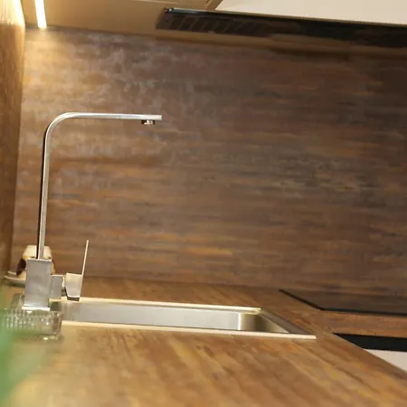 Treni Centrum Daire Tiran