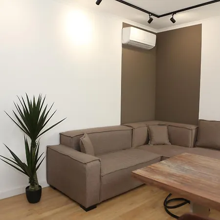 Treni Centrum Daire Tiran