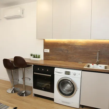 Treni Centrum Daire Tiran