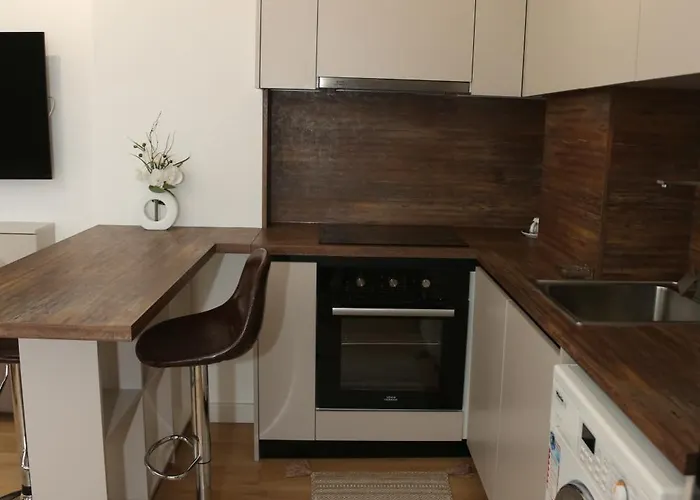 Treni Centrum * Τίρανα