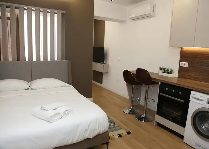 Treni Centrum * Τίρανα